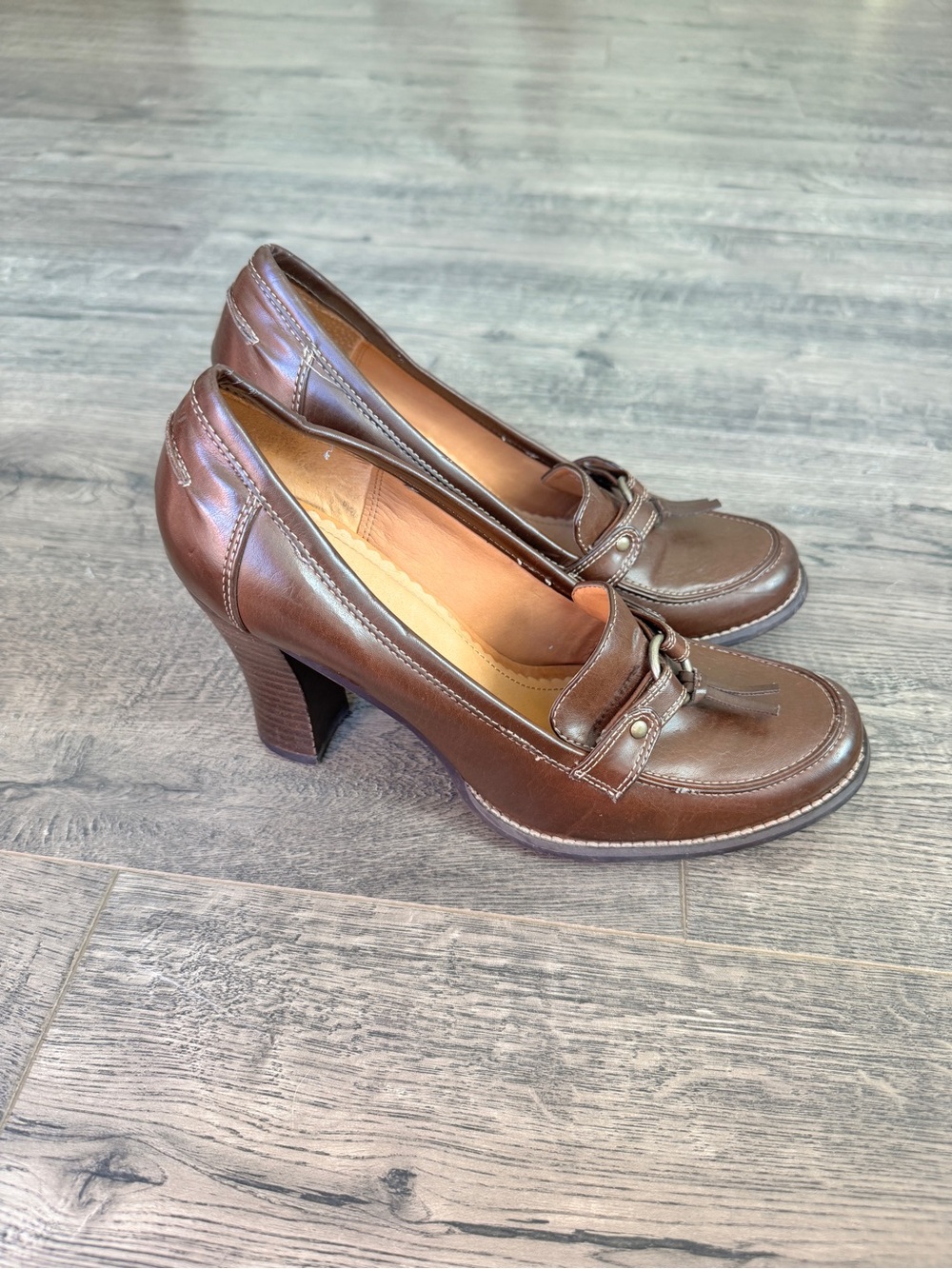 Women’s Brown Leather Tassel Loafer Pump Heels with Ring Detail - Picture 3 of 7